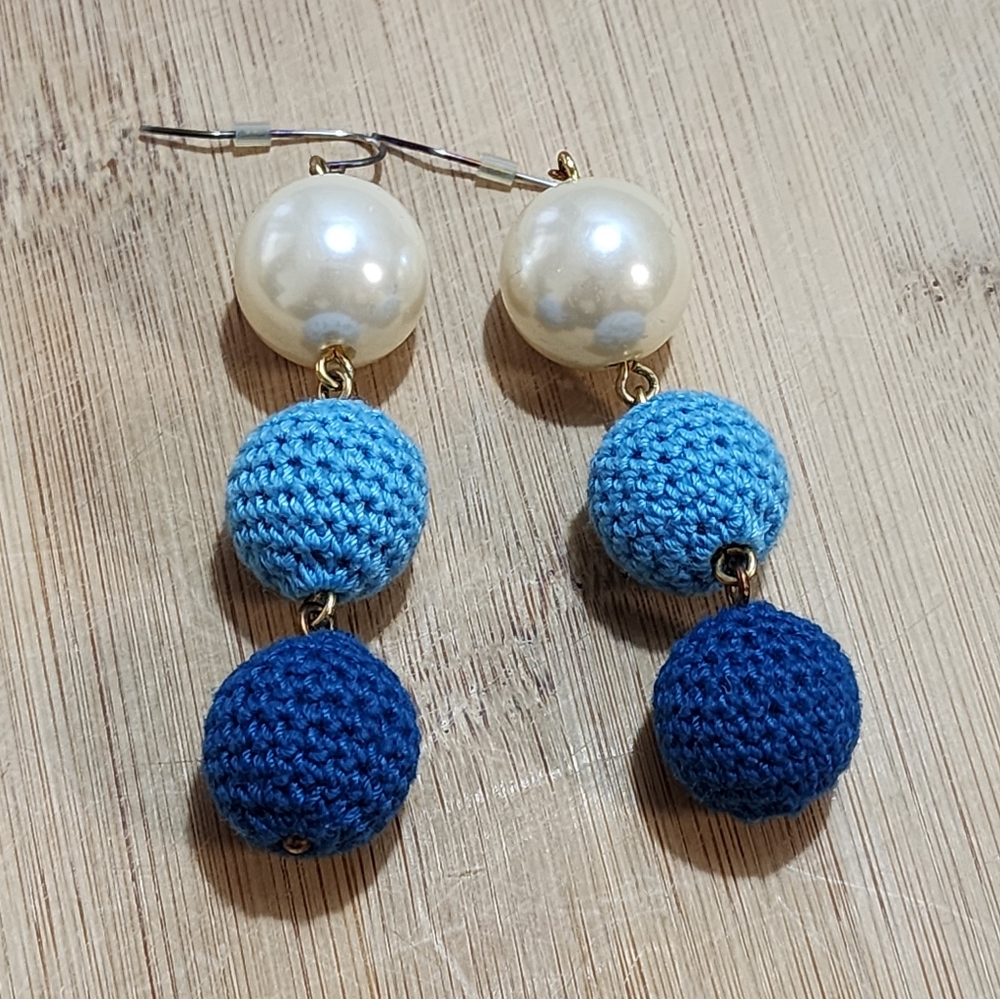 Treska earrings‎